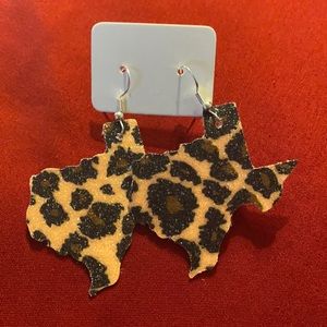 Leopard glitter texas shape earrings